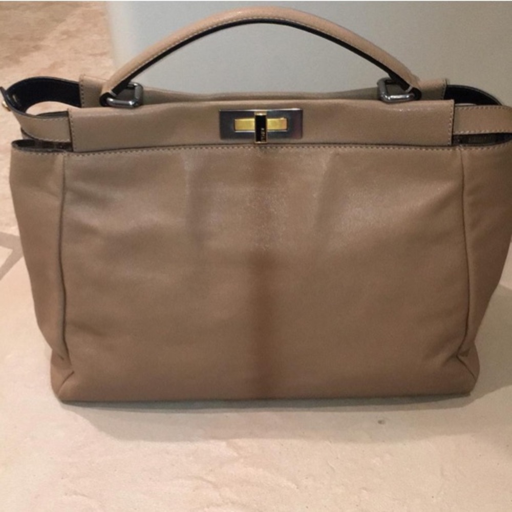 💛🖤FENDI Peekaboo Tawny Leather Satchel🖤💛